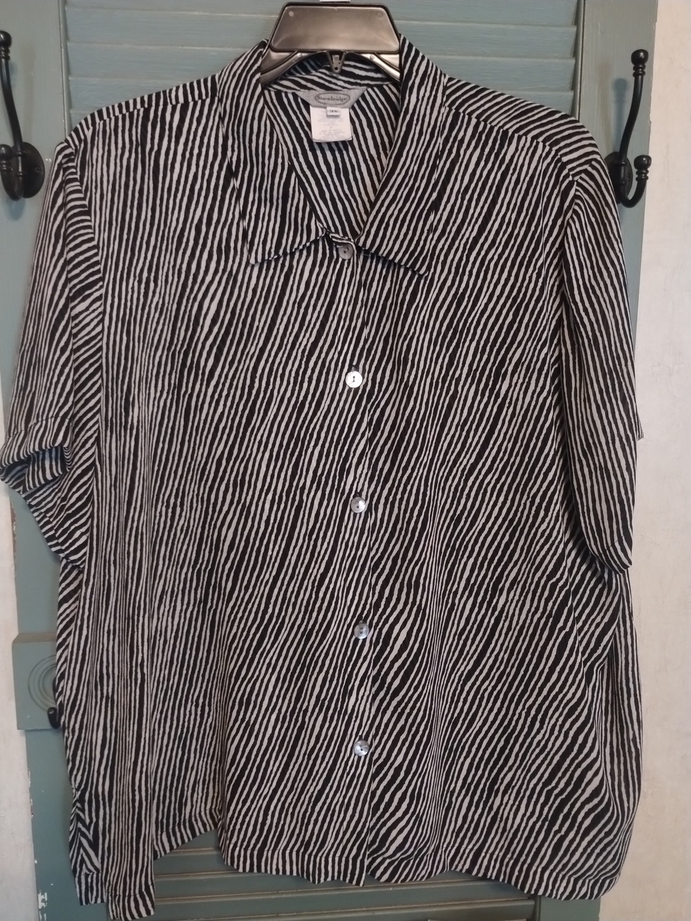 Women’s Black & White Striped Button-Down Shirt 3x